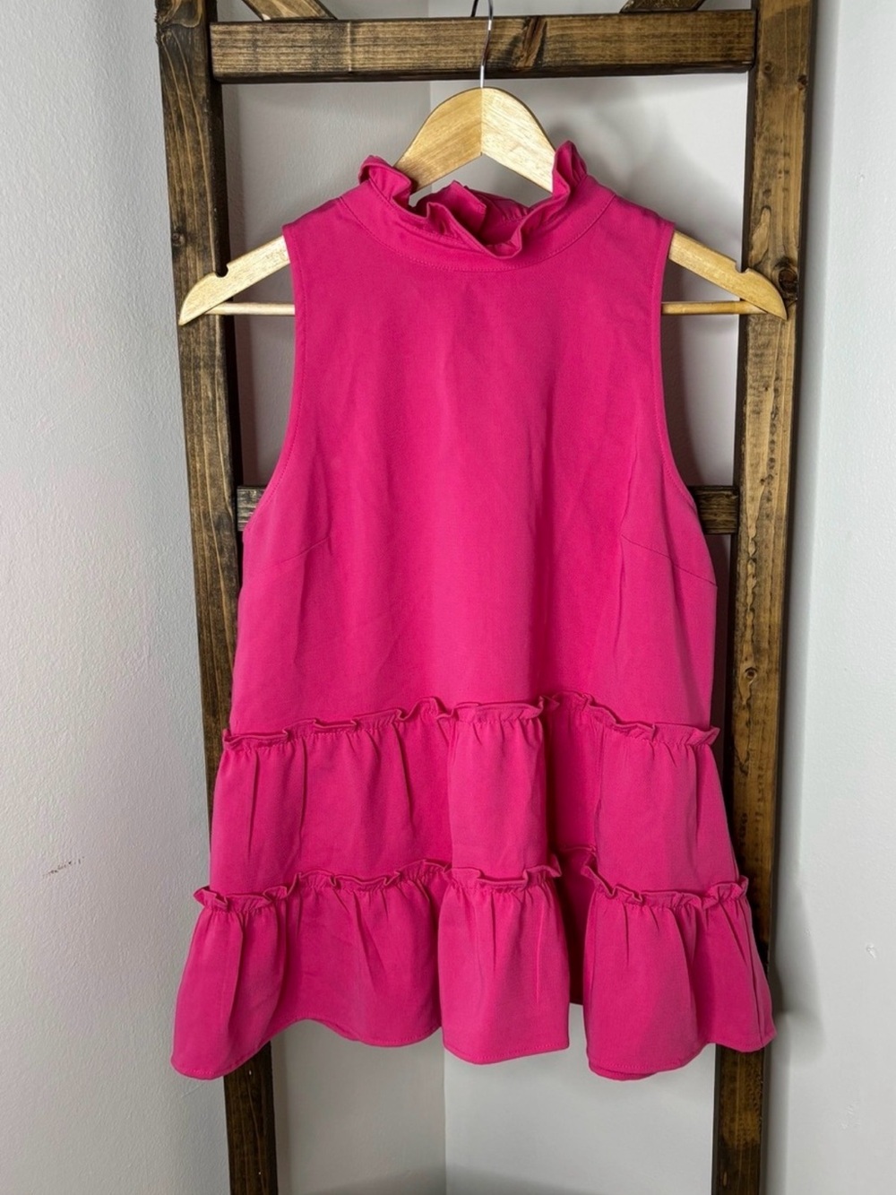 Crown & Ivy Sleeveless Ruffled Tiered Tunic Top Bright Hot Pink Size M